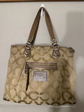 Coach Beige Poppy Purse